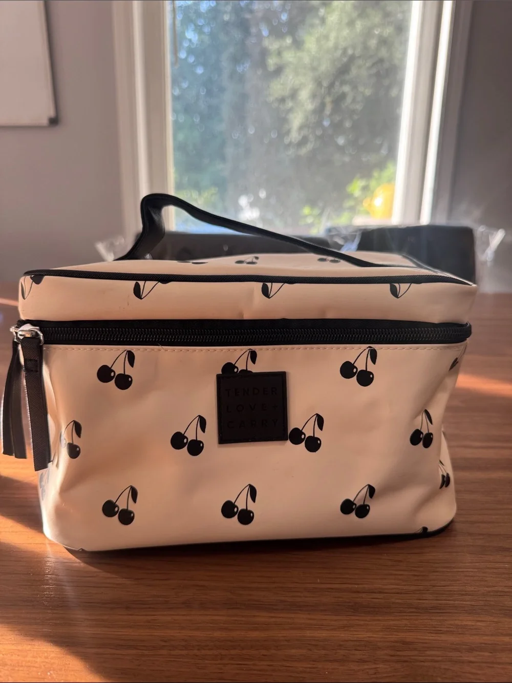 Tender love carry cosmetics case